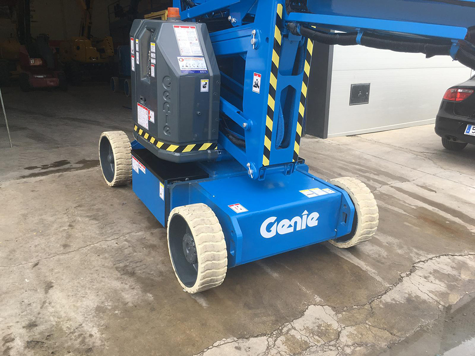 Electric boom lifts 12 metres