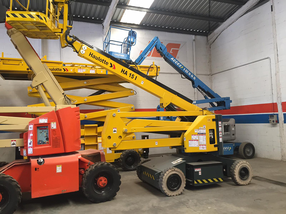 Electric boom lifts 15 metres