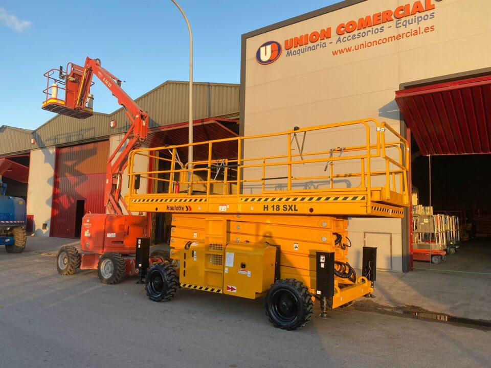Diesel articulated boom lifts of 18 metres working height