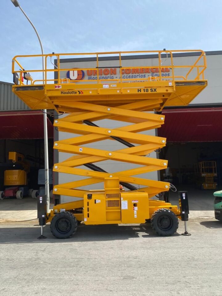 Diesel scissor lifts of 18 metres working height